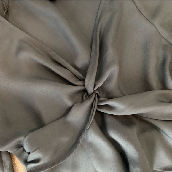 EXPRESS Twist Front Peplum Top 🖤 - Picture 7 of 7